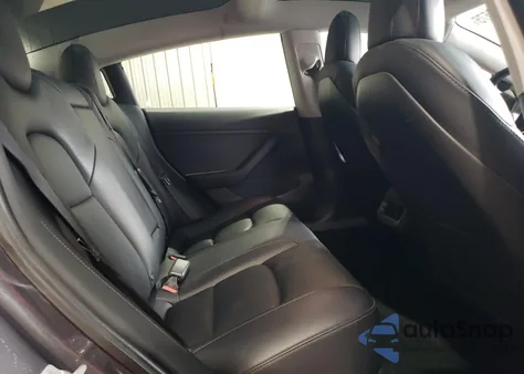 2020 Tesla Model 3 z USA, uszkodzony, nr VIN 5YJ3E1EB6LF663707